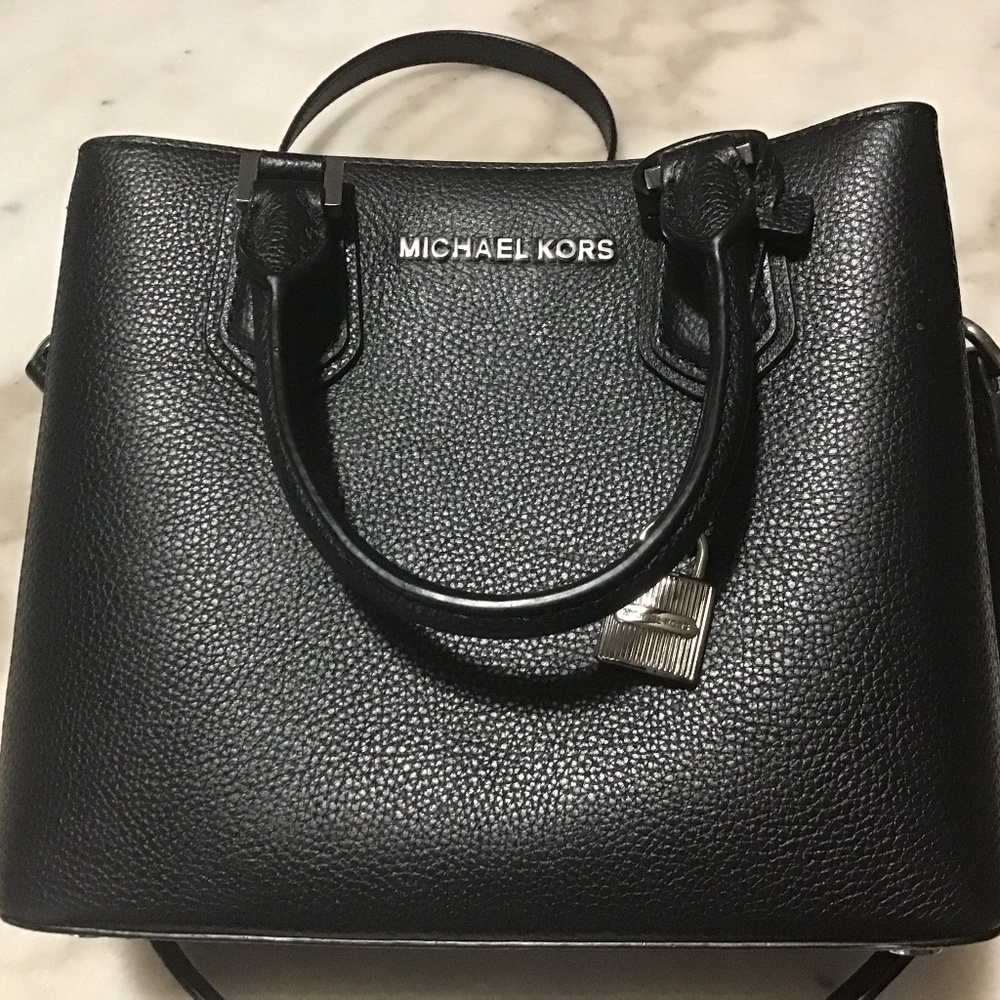 Michael Kors crossbody Bucket Purse